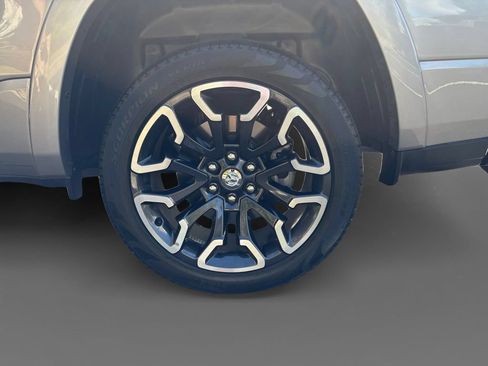 Used 2025 RAM 1500 Limited AWD/4WD image 9