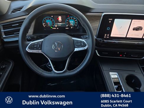 Used 2024 Volkswagen Atlas SE AWD/4WD image 14