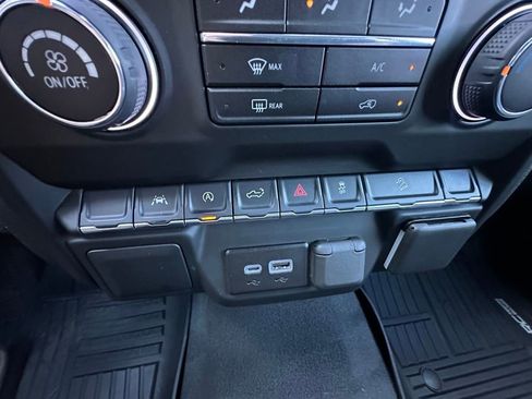 Certified 2024 Chevrolet Silverado 1500 Custom Trail Boss w/ LPO, Dark Essentials Package AWD/4WD image 31