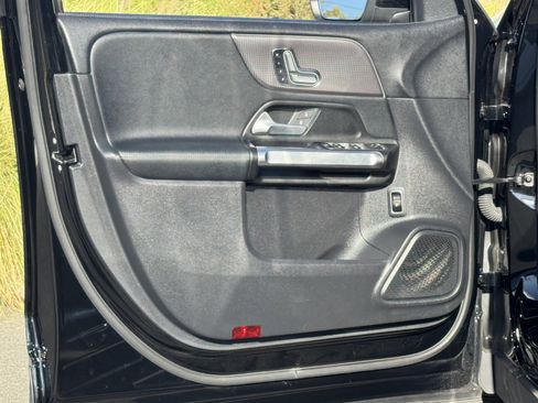 Used 2023 Mercedes-Benz EQB 300 4MATIC image 18