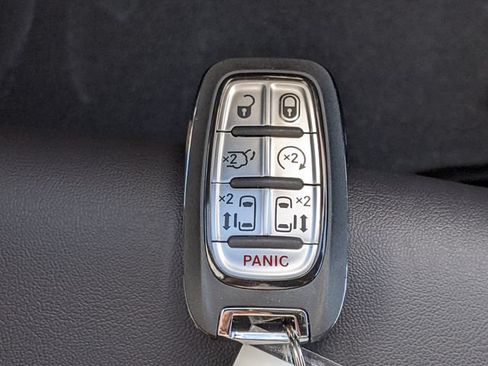 New 2026 Chrysler Pacifica Select FWD image 28