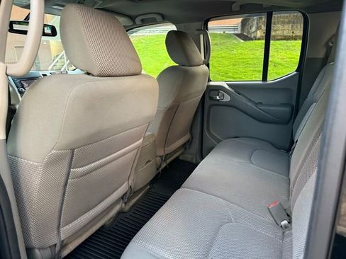 Used 2016 Nissan Frontier SV image 19