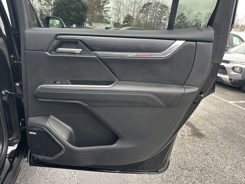 Used 2025 GMC Acadia Elevation image 17