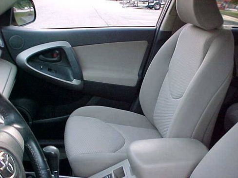 Used 2006 Toyota RAV4 Limited AWD/4WD image 17