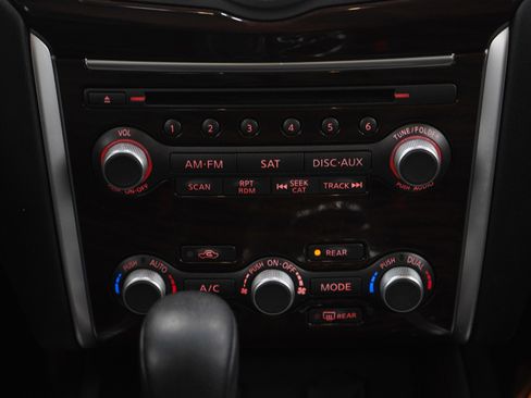 Used 2016 Nissan Pathfinder Platinum image 19