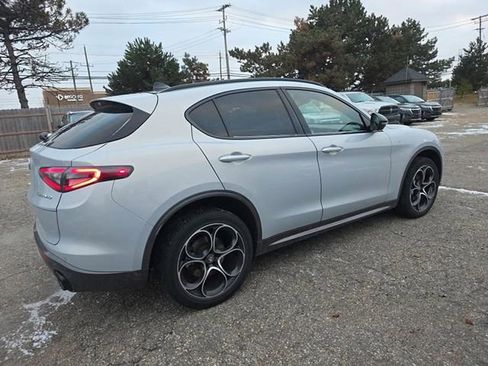 Used 2024 Alfa Romeo Stelvio Ti image 9