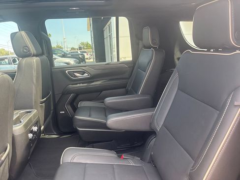 Used 2023 GMC Yukon XL SLT w/ SLT Premium Package AWD/4WD image 31