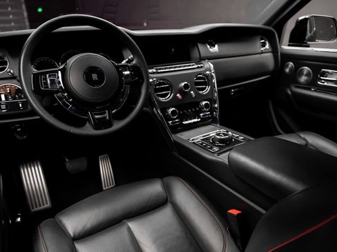 Used 2022 Rolls-Royce Cullinan w/ Technology Package AWD/4WD image 3