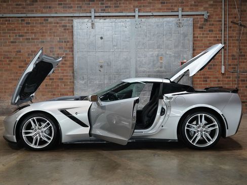 Used 2018 Chevrolet Corvette Stingray Coupe RWD image 27