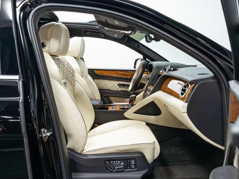 Used 2021 Bentley Bentayga w/ First Edition Specification AWD/4WD image 30