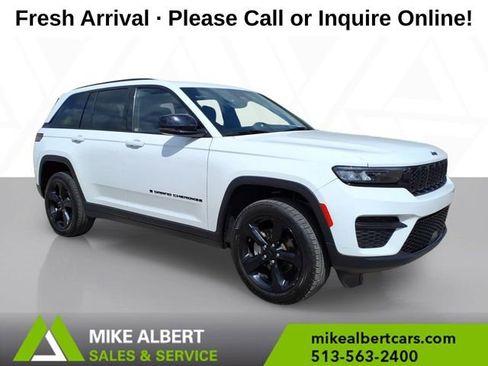 Used 2023 Jeep Grand Cherokee Altitude image 1