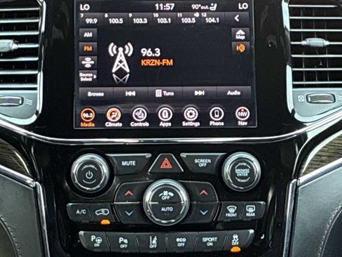 Used 2020 Jeep Grand Cherokee Summit AWD/4WD image 12