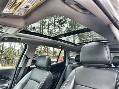 Certified 2024 GMC Terrain SLT w/ Infotainment Package II image 19