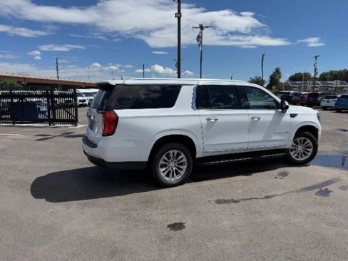 Used 2023 GMC Yukon XL SLT AWD/4WD image 36