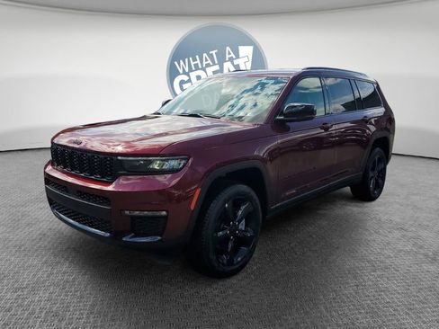 New 2025 Jeep Grand Cherokee L Limited w/ Black Appearance Package AWD/4WD image 8