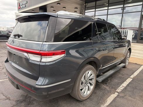 Used 2024 Lincoln Navigator Reserve image 8