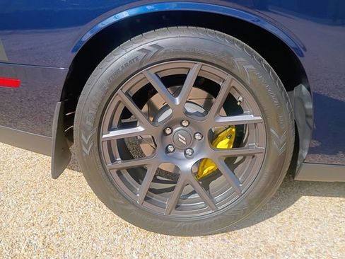 Used 2017 Dodge Challenger R/T Scat Pack w/ Leather Interior Group RWD image 21