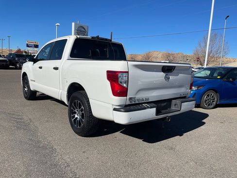 Used 2022 Nissan Titan SV image 3
