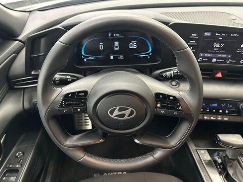 Used 2025 Hyundai Elantra Sport FWD image 22