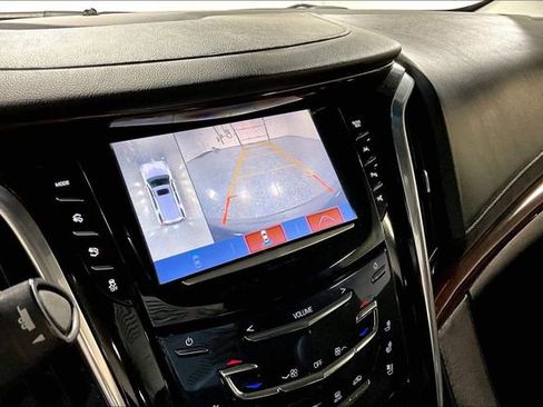 Used 2018 Cadillac Escalade Luxury image 16