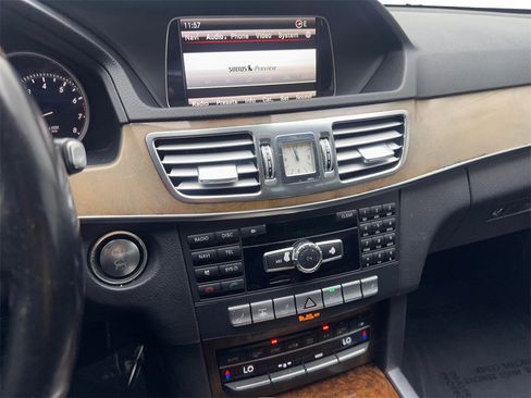 Used 2014 Mercedes-Benz E 350 Sedan image 59
