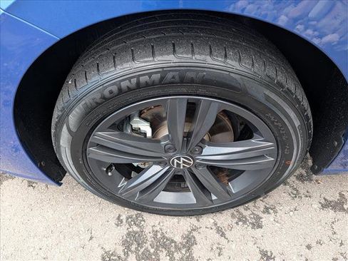 Used 2022 Volkswagen Jetta SE w/ Panoramic Sunroof Package FWD image 9