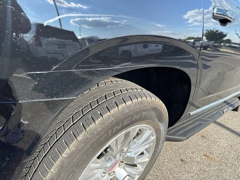 Used 2024 GMC Yukon Denali w/ Advanced Technology Package AWD/4WD image 7