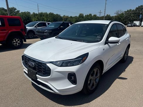 Certified 2023 Ford Escape ST-Line Select AWD/4WD image 3