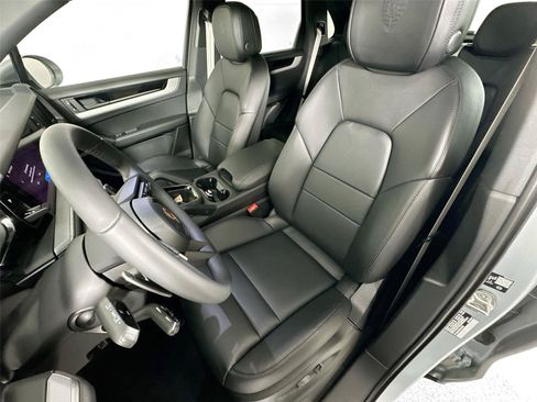 Certified 2026 Porsche Cayenne Coupe AWD/4WD image 5