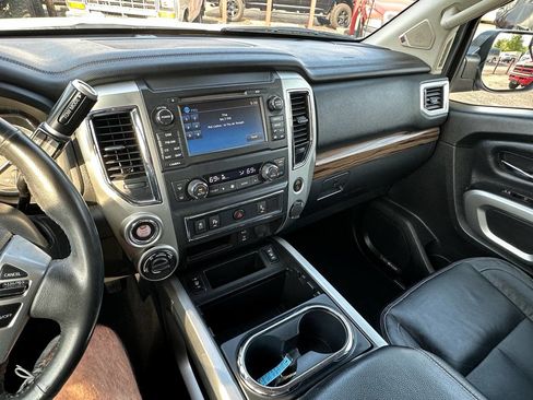Used 2017 Nissan Titan SL image 14