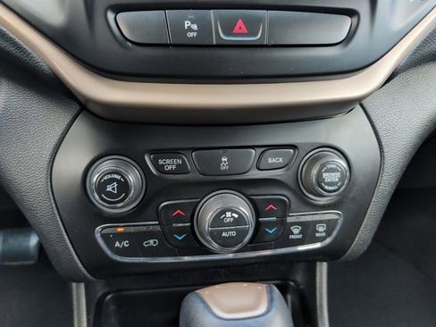 Used 2018 Jeep Cherokee Limited AWD/4WD image 23