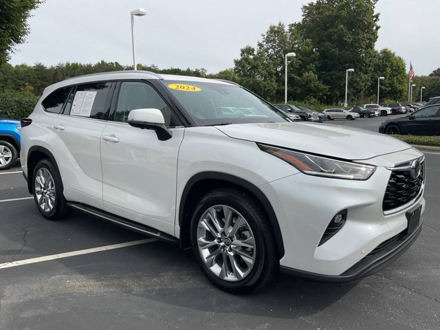 Used 2024 Toyota Highlander Limited AWD/4WD image 5