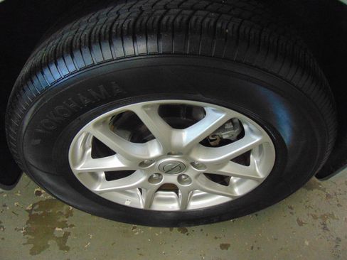 Used 2024 Chrysler Pacifica Touring-L image 6