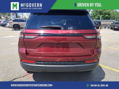Used 2023 Jeep Grand Cherokee Altitude AWD/4WD image 4