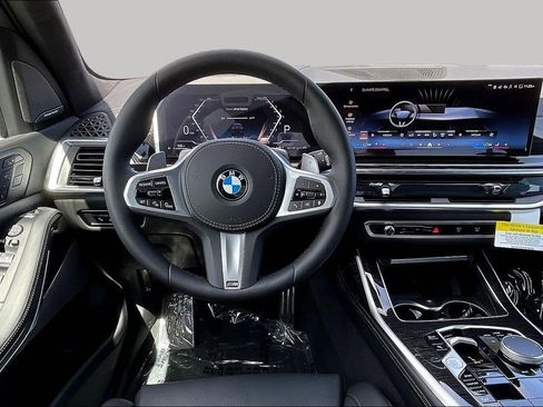 New 2026 BMW X7 xDrive40i w/ M Sport Package AWD/4WD image 8