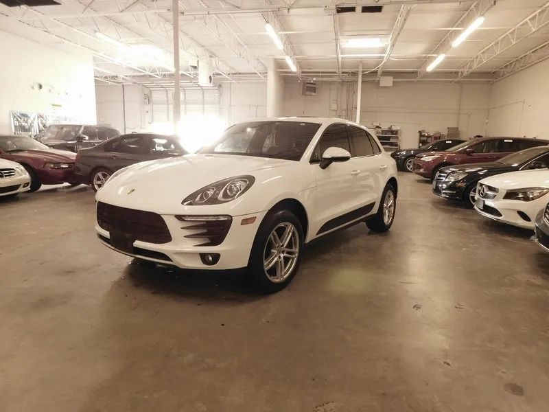 Used 2018 Porsche Macan AWD/4WD image 1