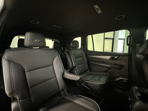 Certified 2026 Buick Enclave Sport Touring AWD/4WD image 19