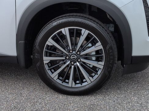 New 2026 Nissan Pathfinder Platinum image 12