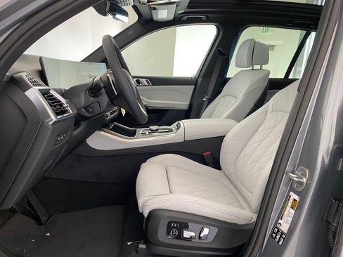 New 2026 BMW X5 xDrive40i w/ Climate Comfort Package image 4