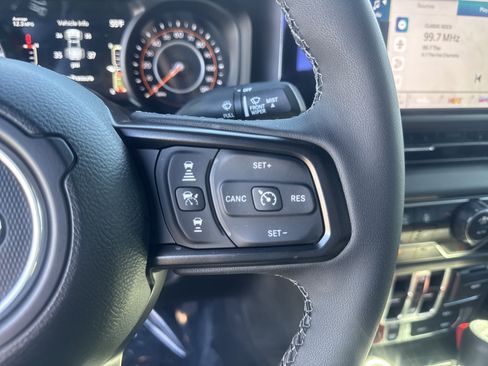 Certified 2025 Jeep Gladiator Rubicon w/ Convenience Group image 20