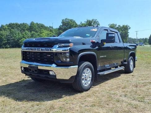 Used 2022 Chevrolet Silverado 2500 LT w/ Convenience Package AWD/4WD image 2