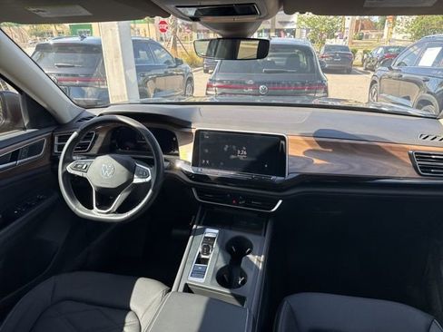 Used 2025 Volkswagen Atlas SE image 12