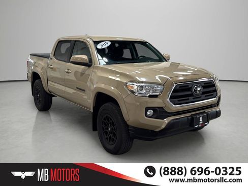 Used 2019 Toyota Tacoma SR5 AWD/4WD image 2