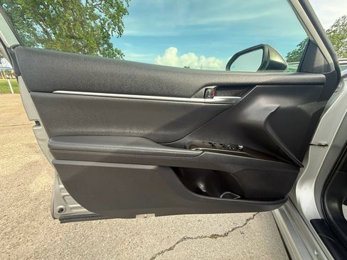 Used 2021 Toyota Camry XSE FWD image 12