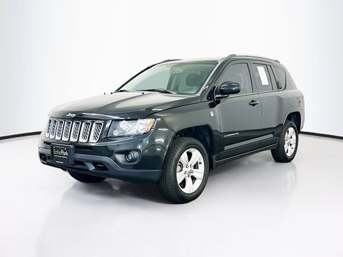 Used 2014 Jeep Compass Latitude AWD/4WD image 3