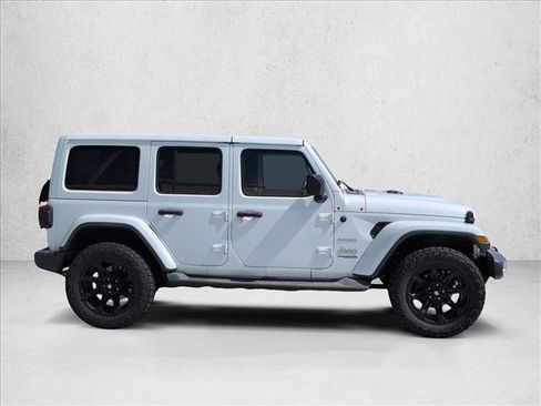 Used 2018 Jeep Wrangler Unlimited Sahara AWD/4WD image 4