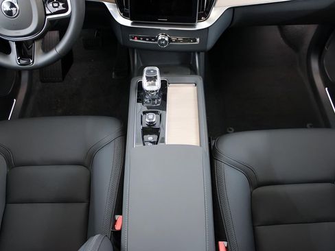 New 2025 Volvo XC90 B6 Plus w/ Protection Package Premier image 17