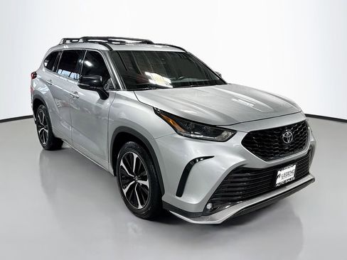 Used 2021 Toyota Highlander XSE image 3