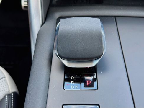 New 2026 Land Rover Discovery Limited Edition AWD/4WD image 30