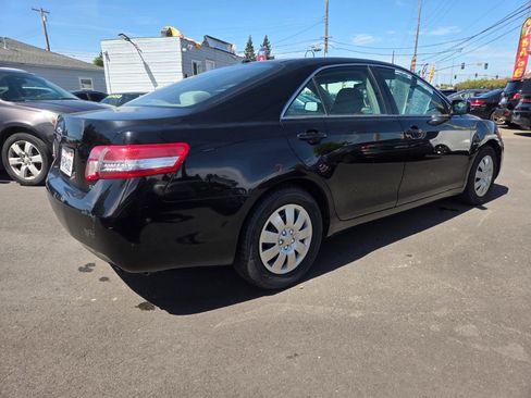 Used 2011 Toyota Camry LE FWD image 3